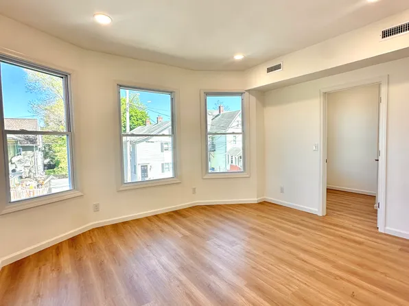 216 Minerva St #2, Derby, CT 06418