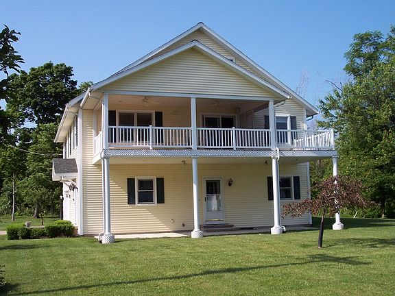 Screened-in Porch & Patio 