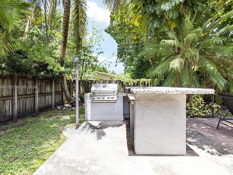 8315 SW 62nd Ct — Photo 10