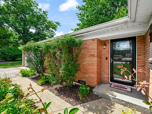 4th image of 7131 Gillespie Ct