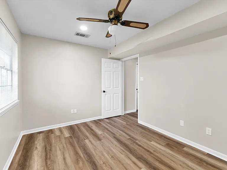 8102 Autumn Willow Dr — Photo 36