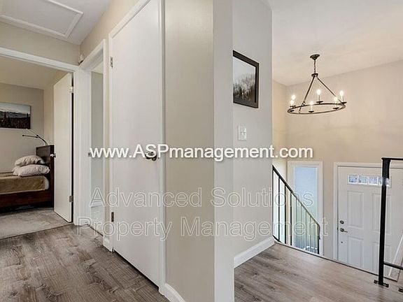 2nd image of 1114 E Sleepy Hollow Ln