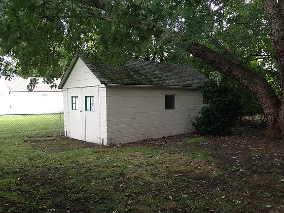 2nd image of 3109 Scott St