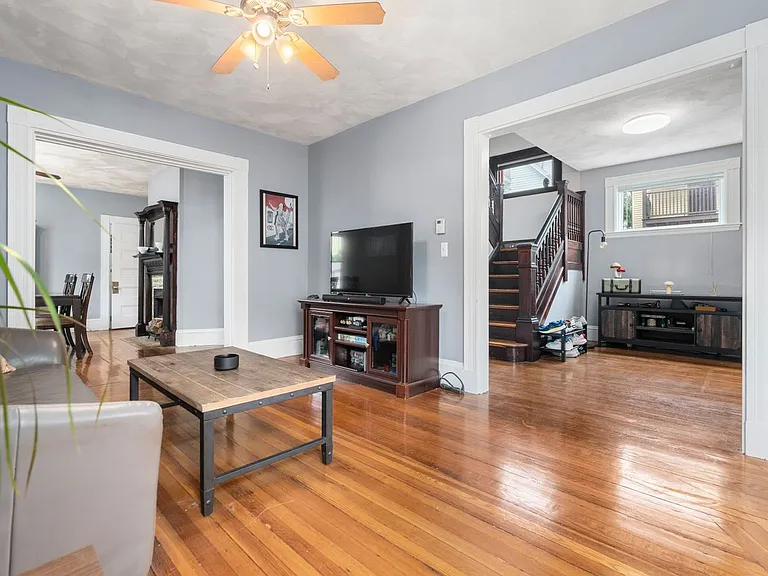 7 Howe St — Photo 1