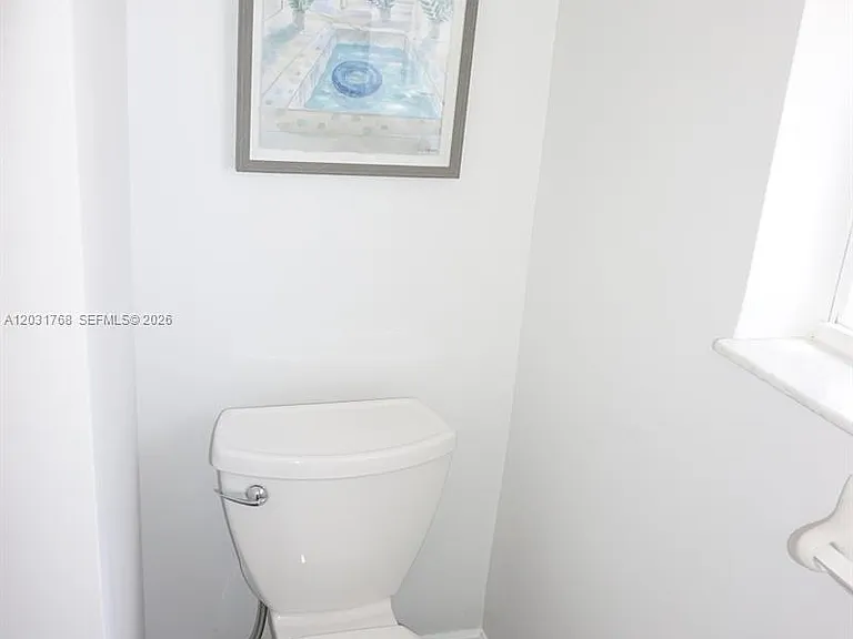 1057 SE 6th Ave — Photo 30
