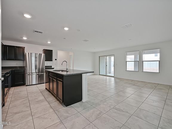4th image of 1364 W Pinkley Ave