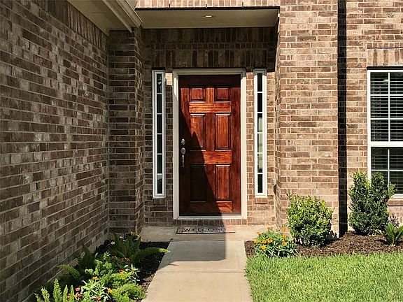 2nd image of 215 Harbor Bend Ln