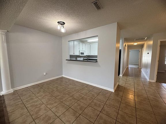 5th image of 137 Winterberry Way