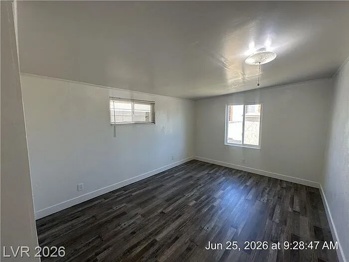 148 W Victory Rd — Photo 9