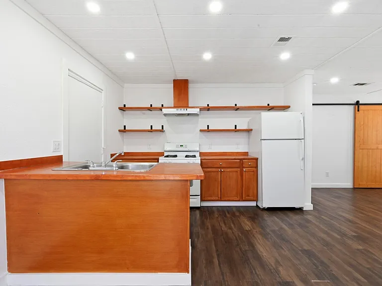 5104 Spruce Cv #A — Photo 9