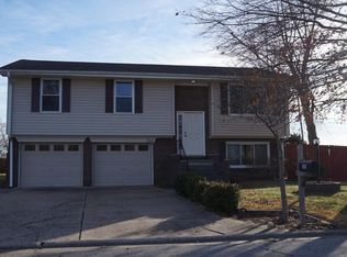304 Huntleigh Dr, Belleville, IL 62220