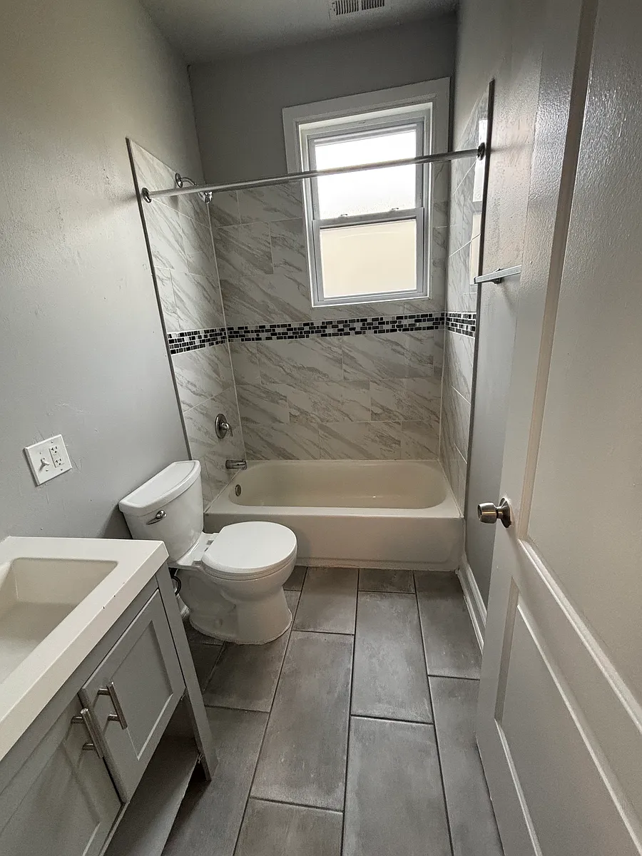 Building Photo - 1350 E 76th St #2