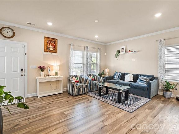 5th image of 613 Cedar Knoll Cir