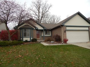 8981 Cavell Ave, Livonia, MI 48150