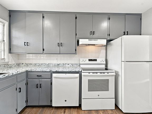 3rd image of 101 W 7th St