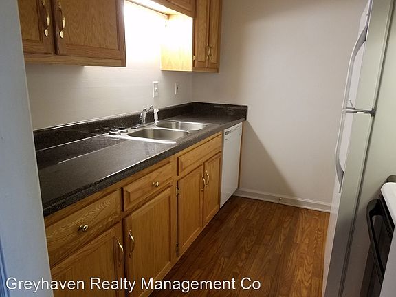 3rd image of 305 Valley View Ave APT 04