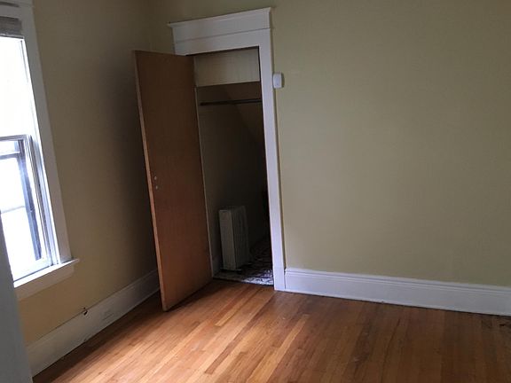 3rd image of 847 Potomac Ave