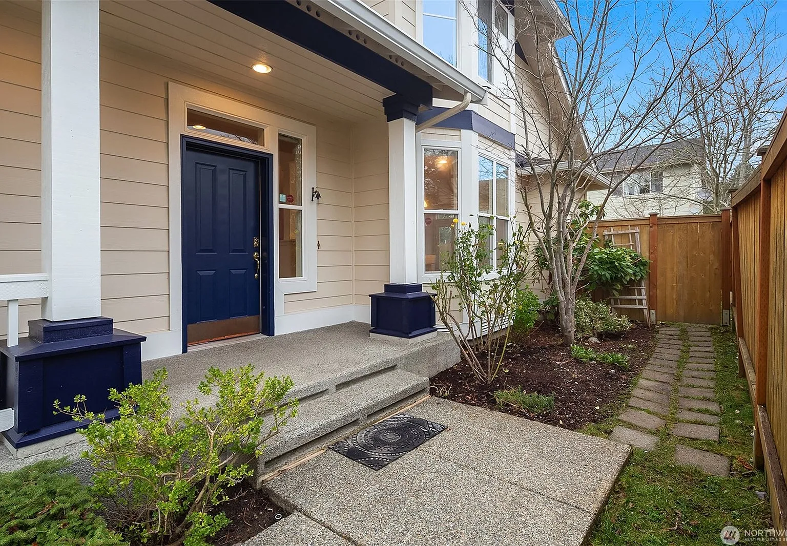 3 bed, 2.5 bath, 2330 sqft, $4,000 — Photo 2