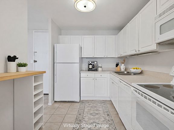 4th image of 1660 N Lasalle St #3407