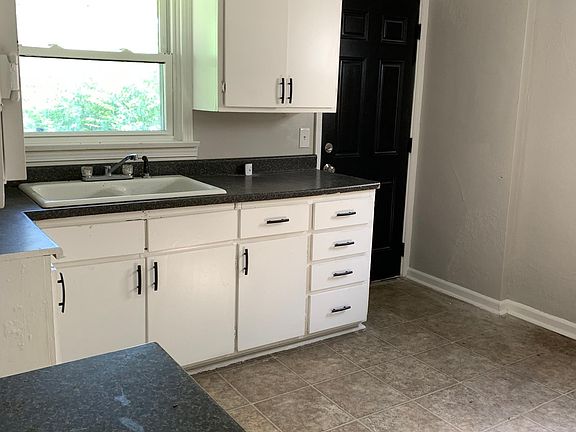 5th image of 346 E Park St