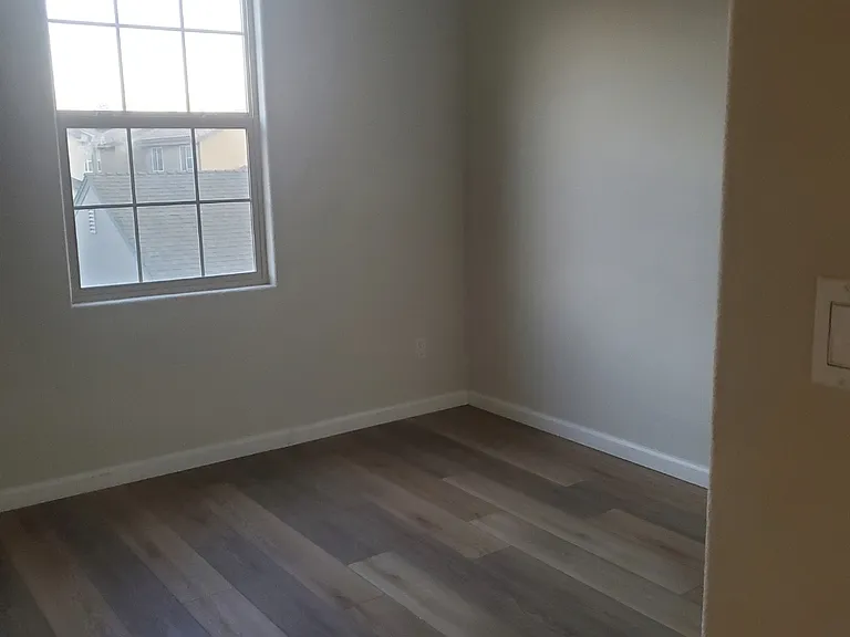411 Calcagno St — Photo 12