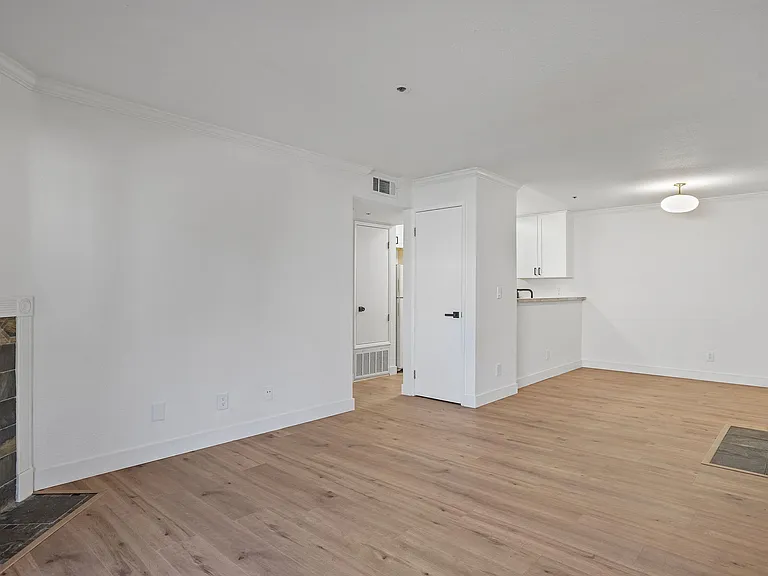 1019 Dornajo Way #114 — Photo 6