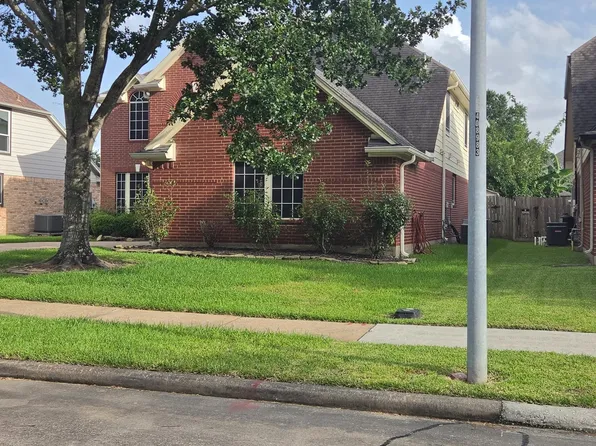 10902 Spruce Dr N, La Porte, TX 77571
