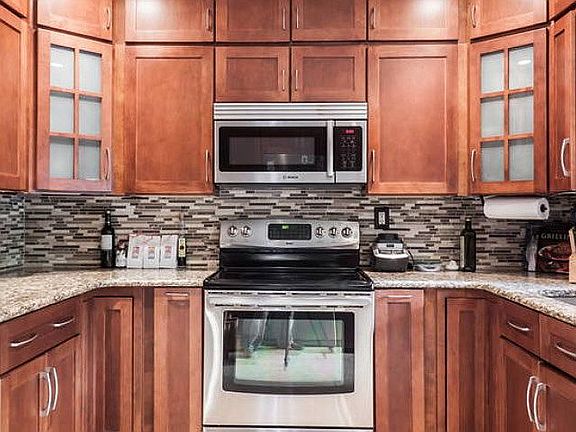 3rd image of 323 City View Dr