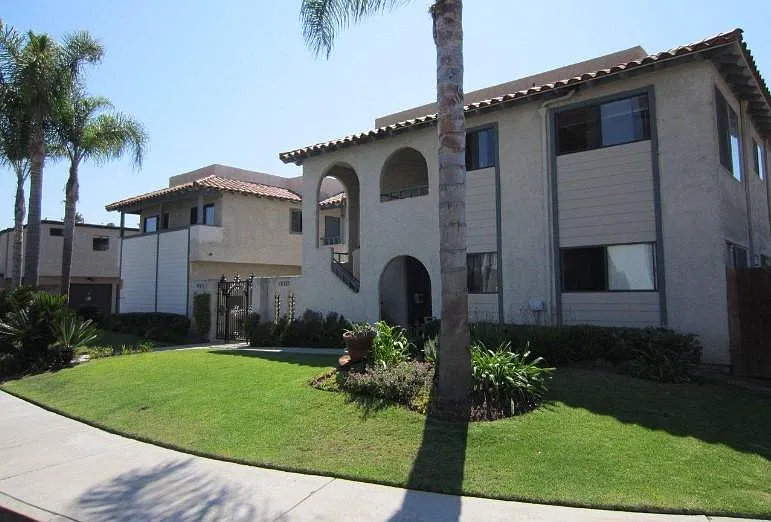 3 bed, 1200 sqft, $3,295 — Photo 1