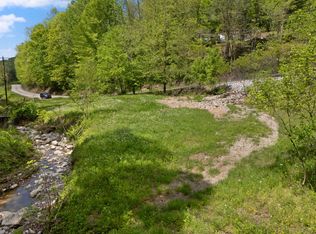 1800 Barnes Mountain Rd, Irvine, KY 40336