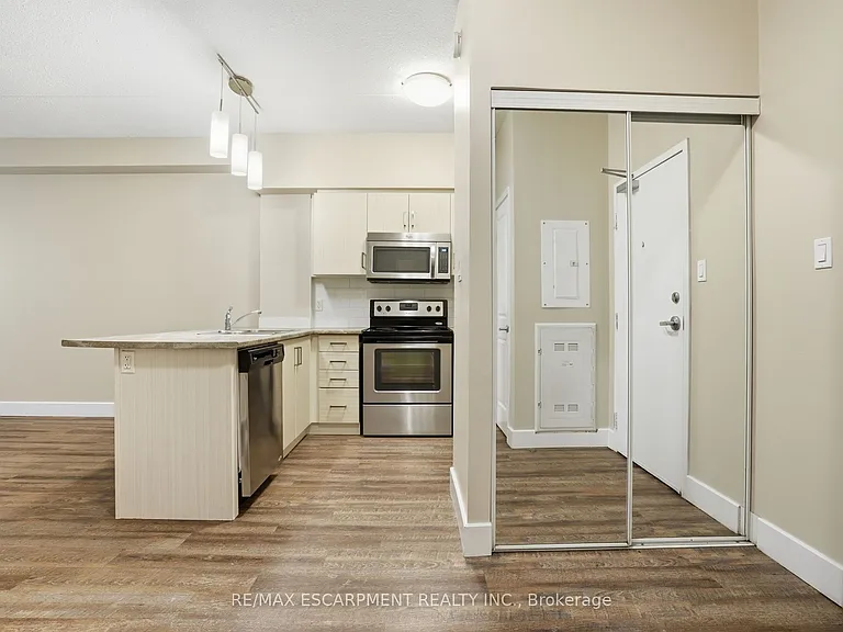 149 Main St W #309 — Photo 8