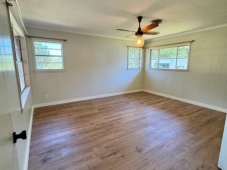 910 S Harrison St — Photo 10