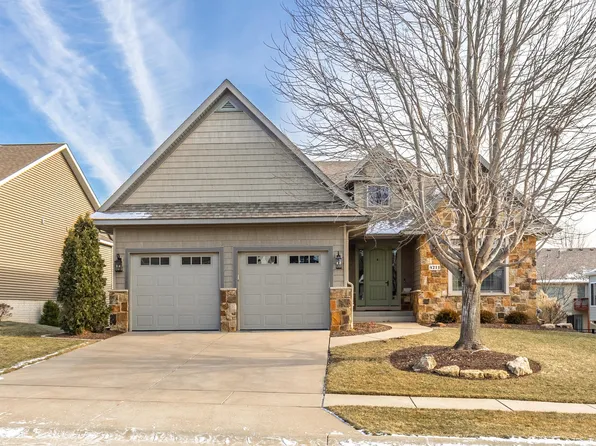 4211 W Kingston Cir, Bettendorf, IA 52722