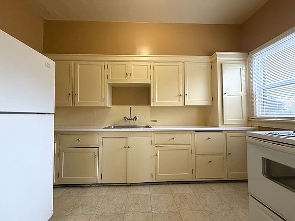 3rd image of 1211 Pacific Ave #1