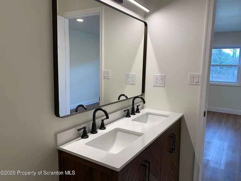 318 Simrell Rd — Photo 28