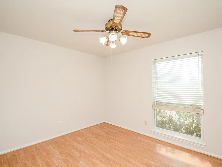 7222 Pella Dr — Photo 15