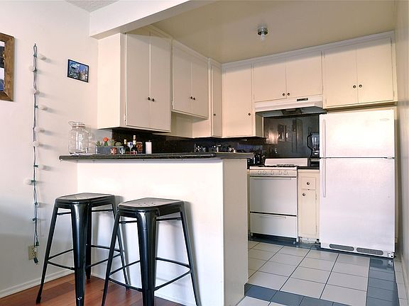 4th image of 1418 12th St APT 3