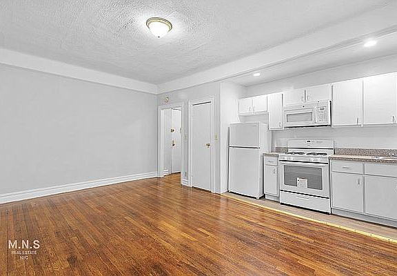 3rd image of 14030 Beech Ave #3/P