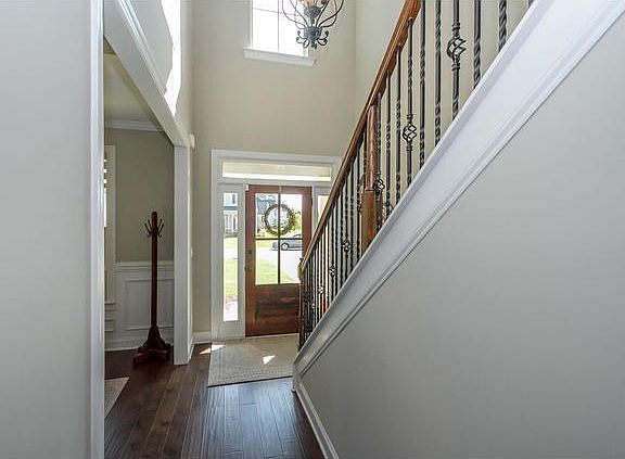 4th image of 715 Houston Lake Dr