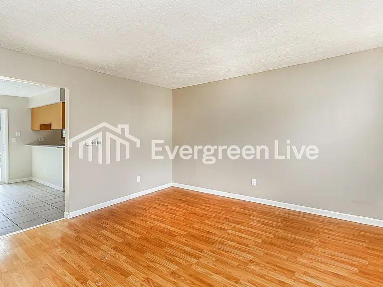 7732 Ravenswood Dr — Photo 4