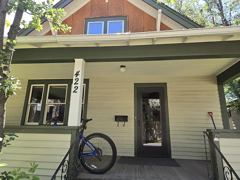 422 W Babcock St — Photo 11