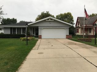 1120 W Bender Rd, Glendale, WI 53217