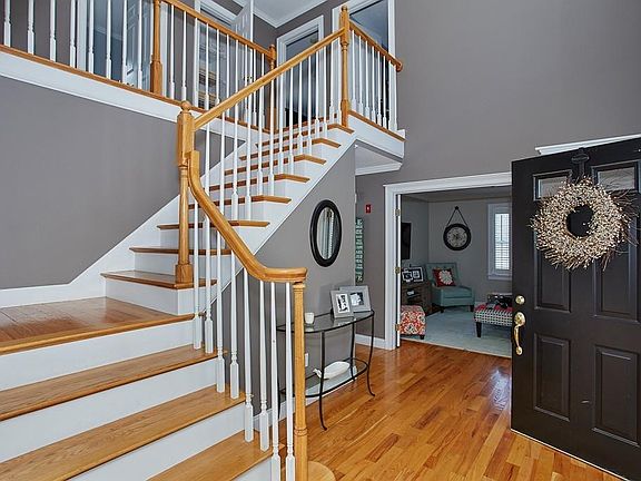 3rd image of 72 South St