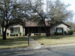 814 S Ridgeway Dr, Cleburne, TX 76033