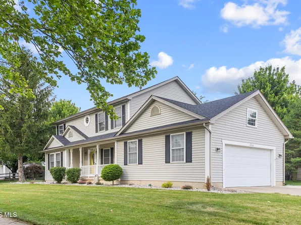 1206 N Finch Dr, Bowling Green, OH 43402