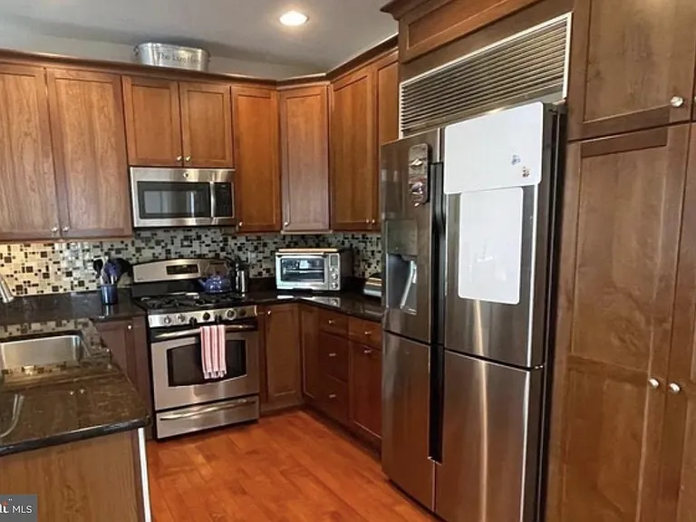 202 Cobblestone Dr — Photo 4