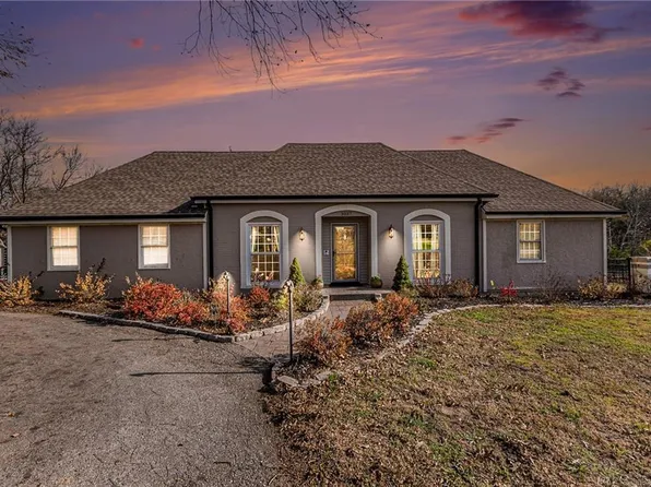 3037 Shrine Park Rd, Leavenworth, KS 66048