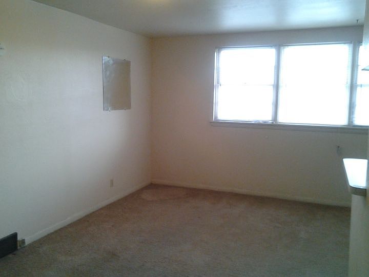 1st image of 120 N 24th St APT 3