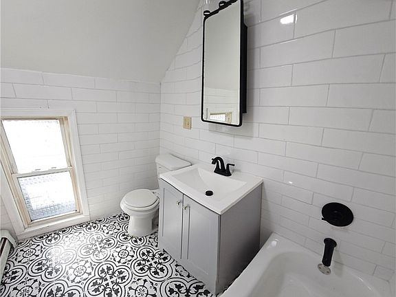 5th image of 3010 Daisy Ave