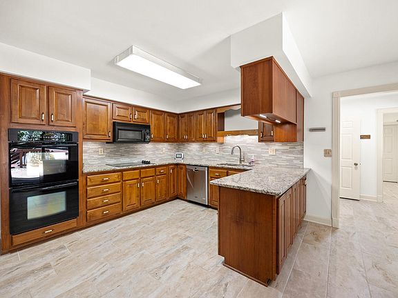 5th image of 3397 Lyon Dr